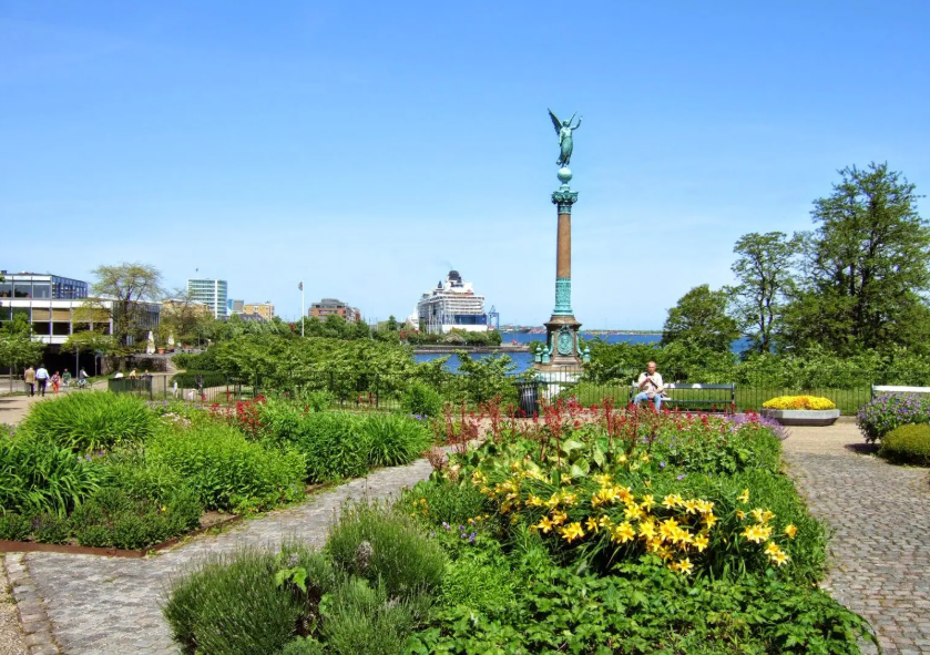 Statue of Peace: Italian Craftsmanship Meets Danish History